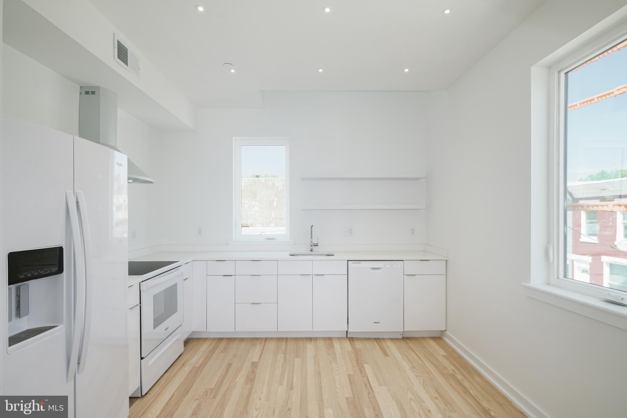 EAST KENSINGTON - Commercial Sale