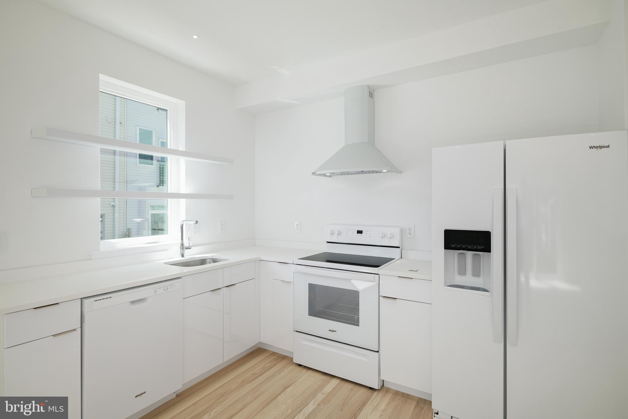 EAST KENSINGTON - Commercial Sale