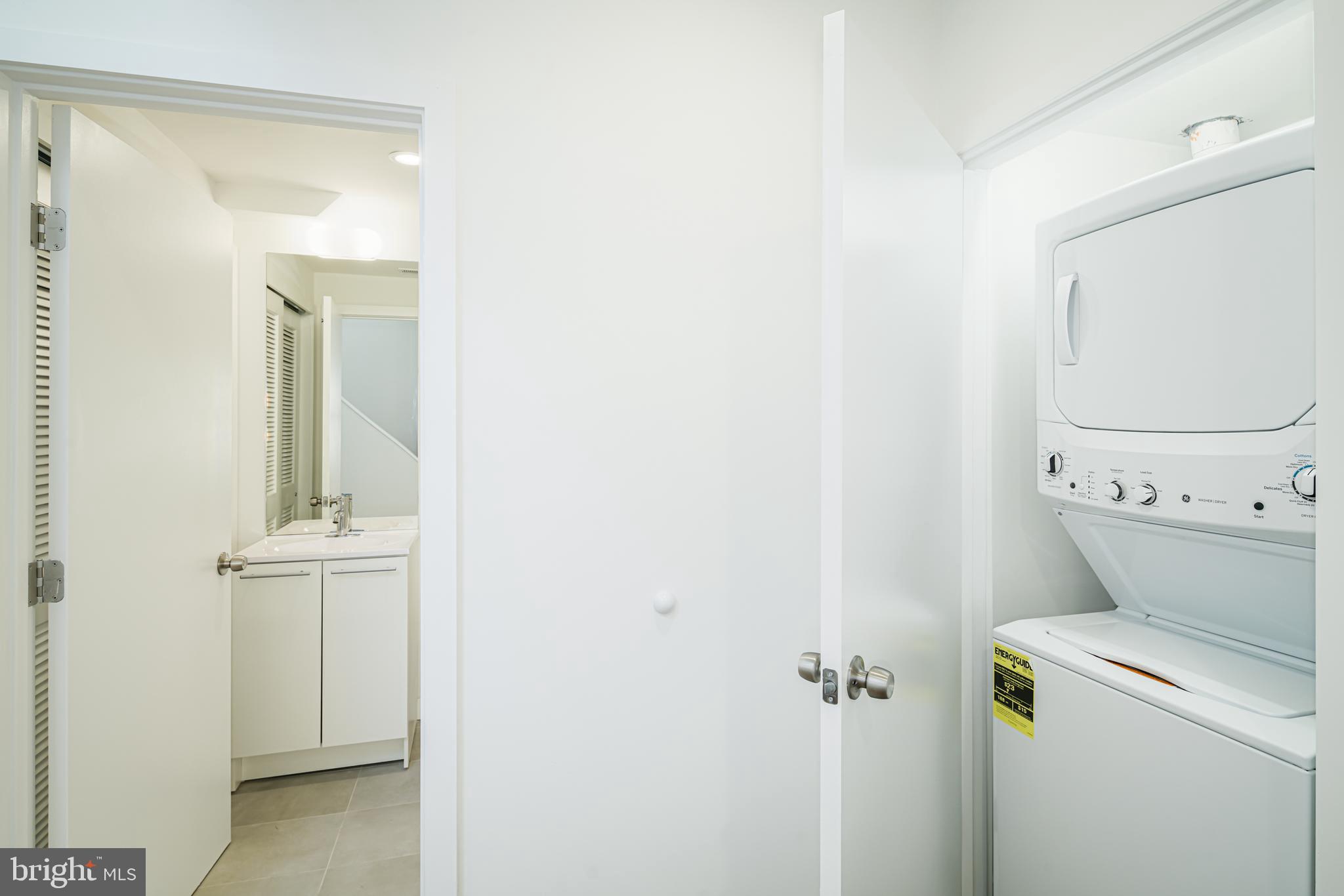 EAST KENSINGTON - Commercial Sale