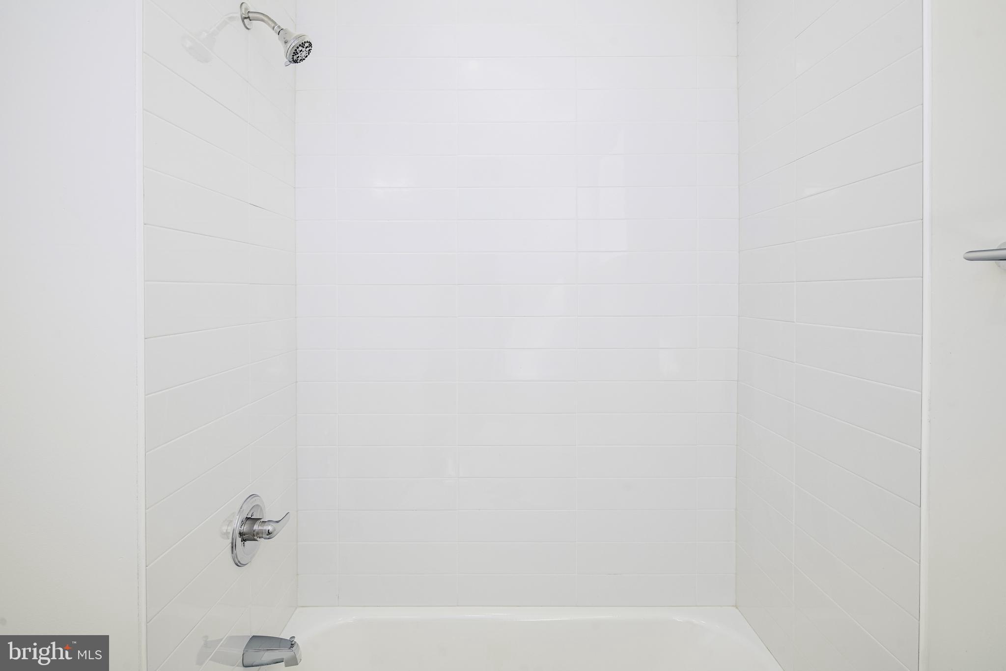 EAST KENSINGTON - Commercial Sale