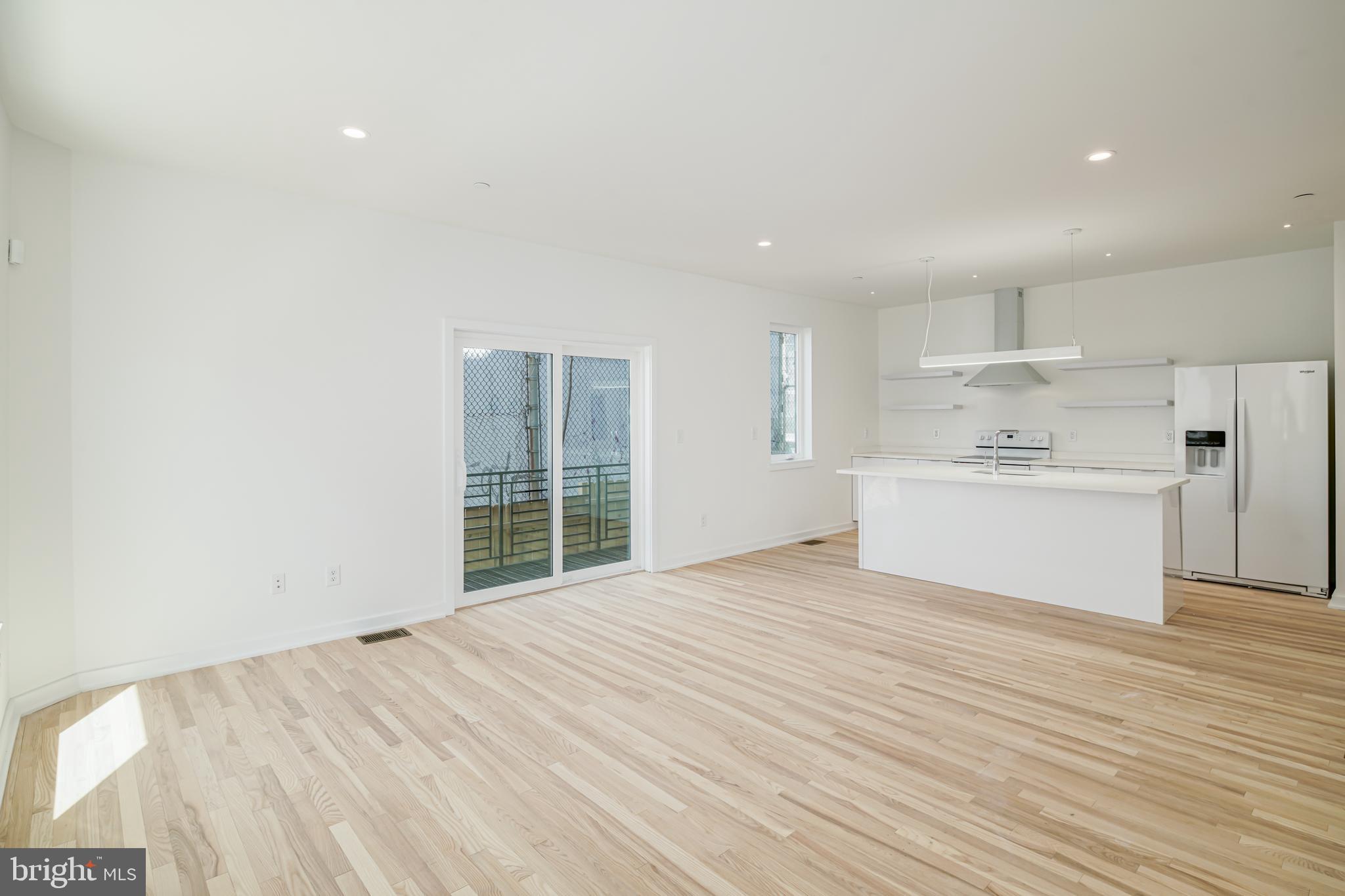 EAST KENSINGTON - Commercial Sale