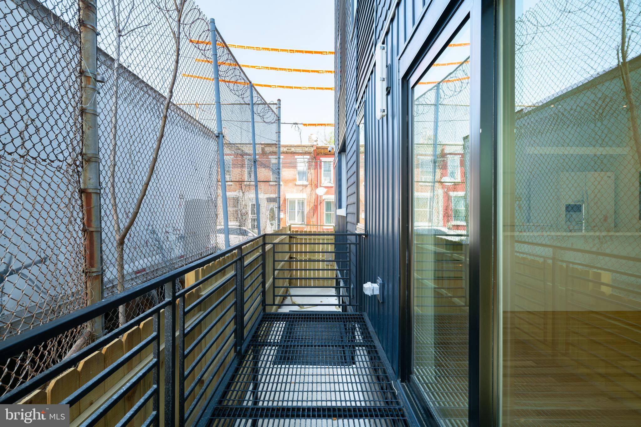 EAST KENSINGTON - Commercial Sale