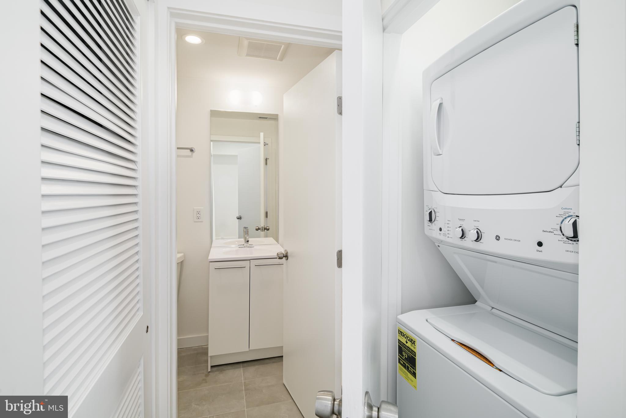 EAST KENSINGTON - Commercial Sale