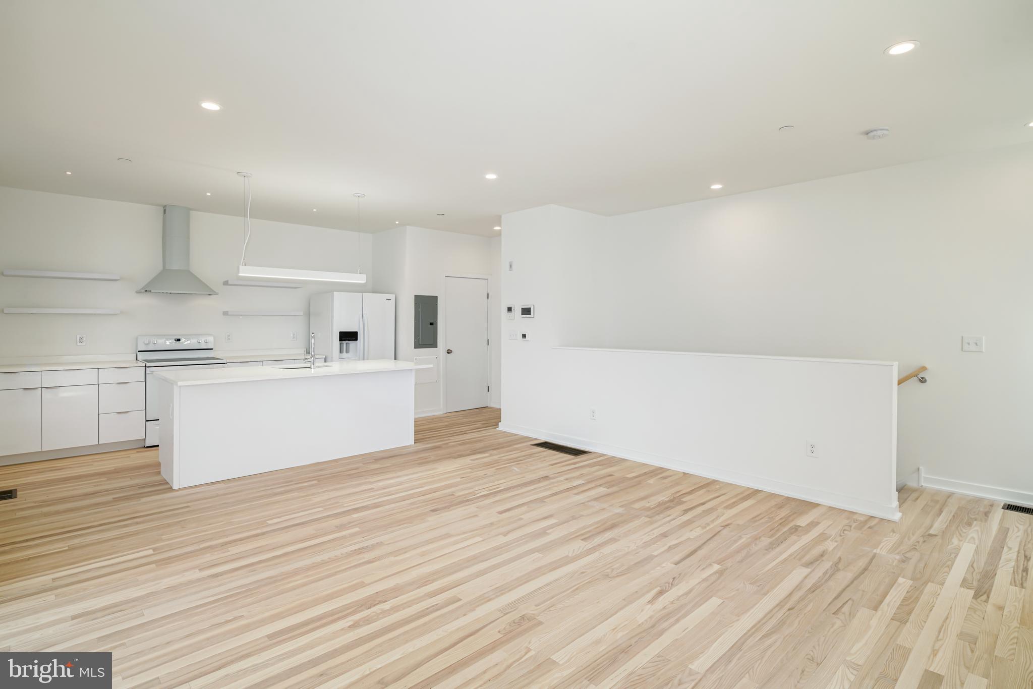 EAST KENSINGTON - Commercial Sale