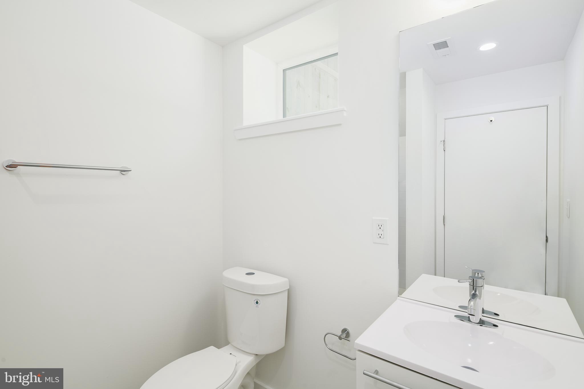 EAST KENSINGTON - Commercial Sale