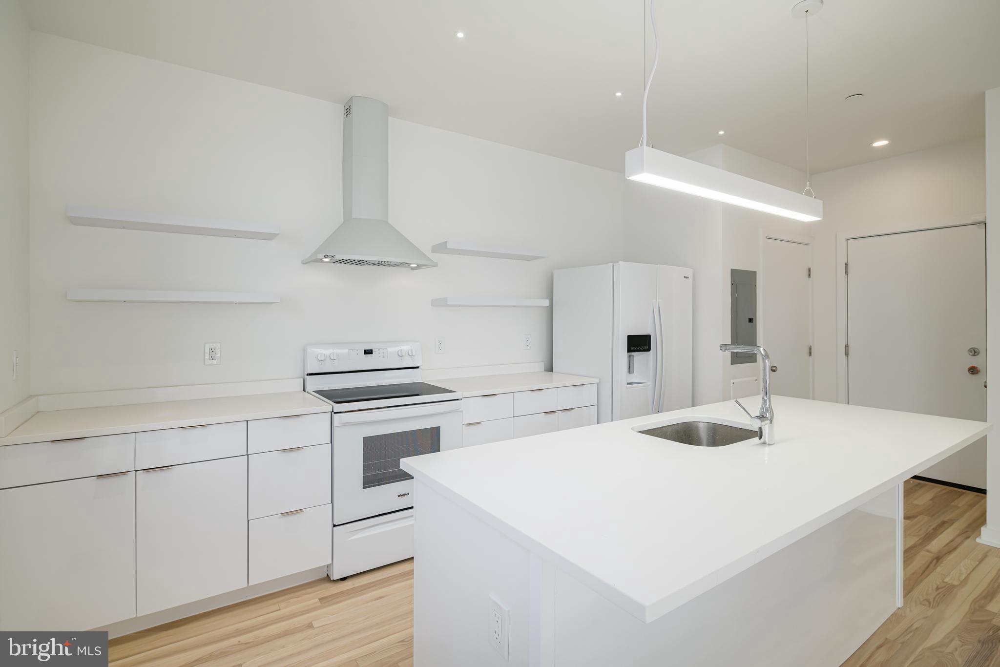 EAST KENSINGTON - Commercial Sale