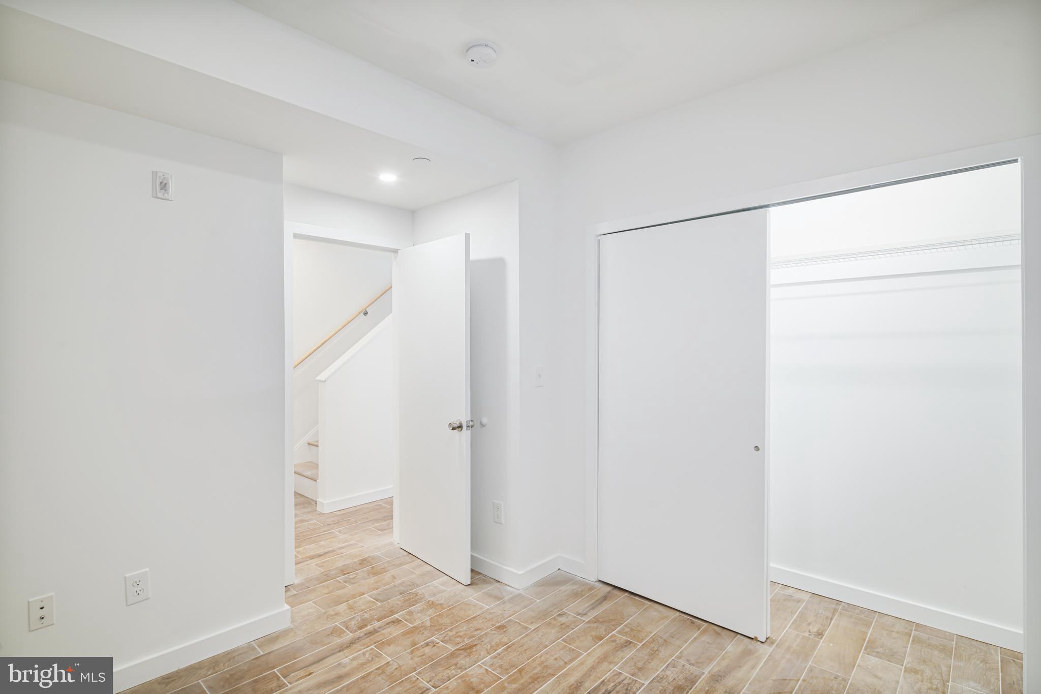 EAST KENSINGTON - Commercial Sale