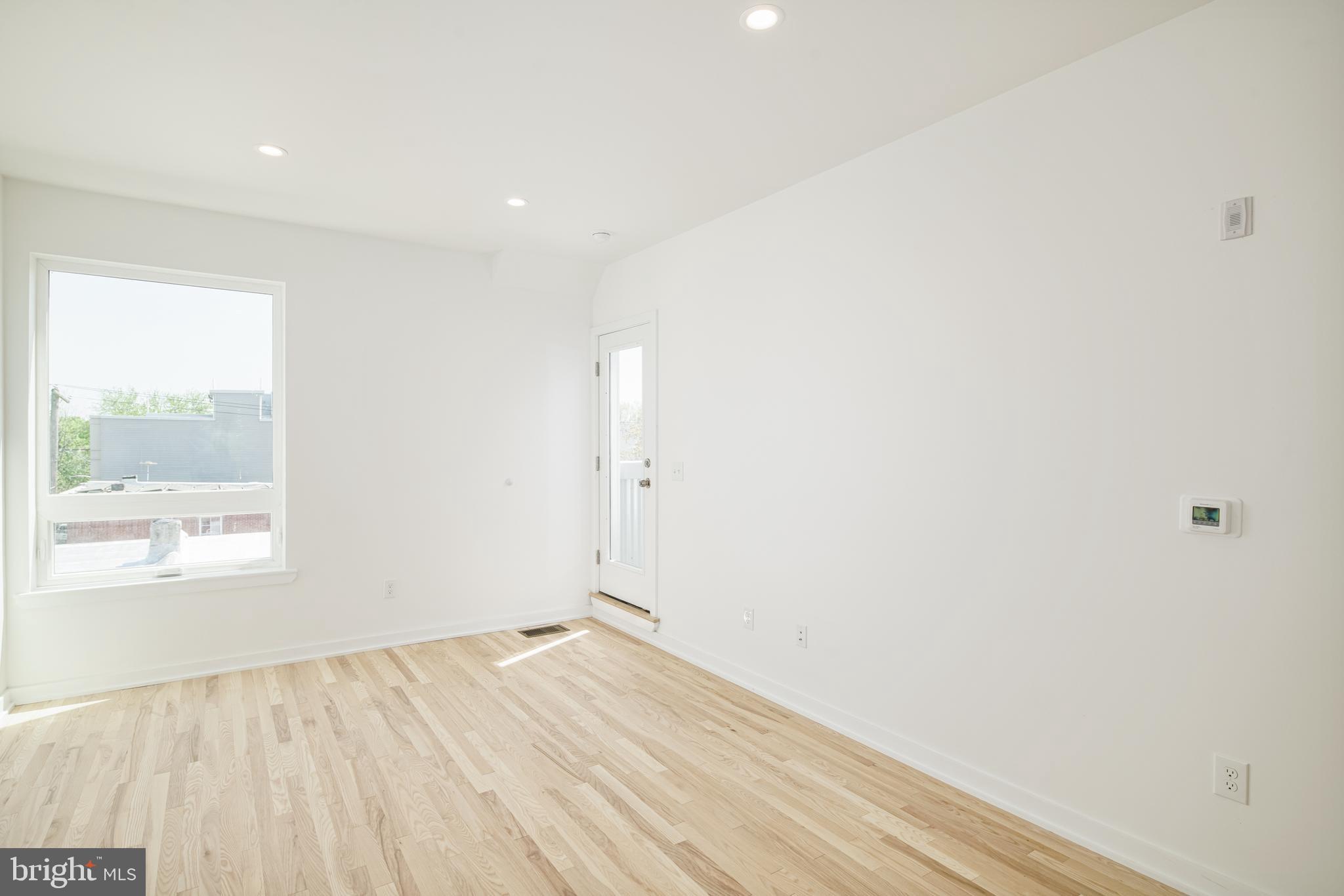 EAST KENSINGTON - Commercial Sale