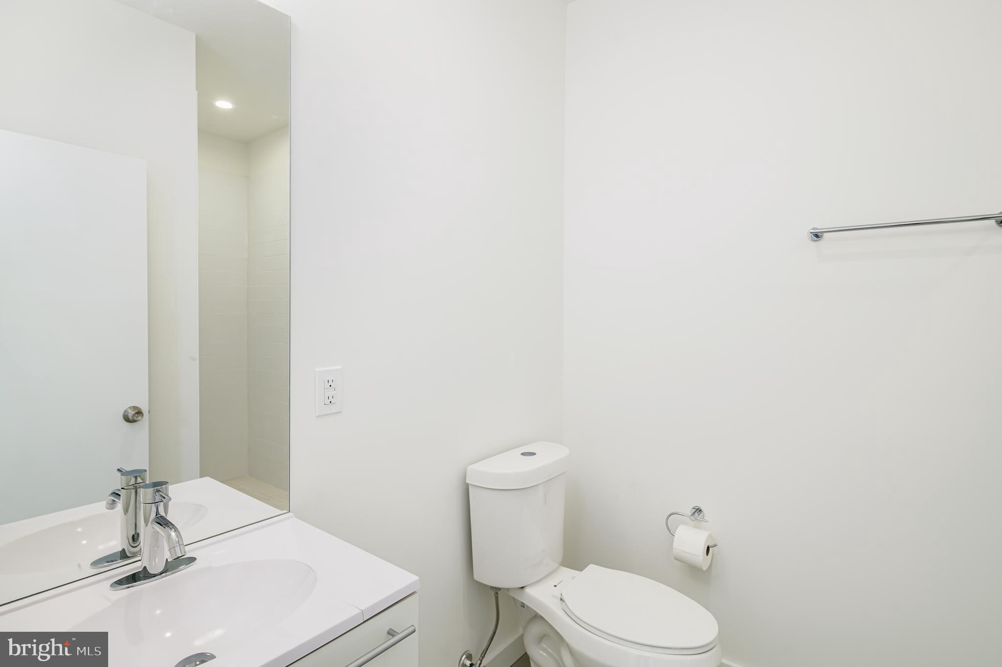 EAST KENSINGTON - Commercial Sale