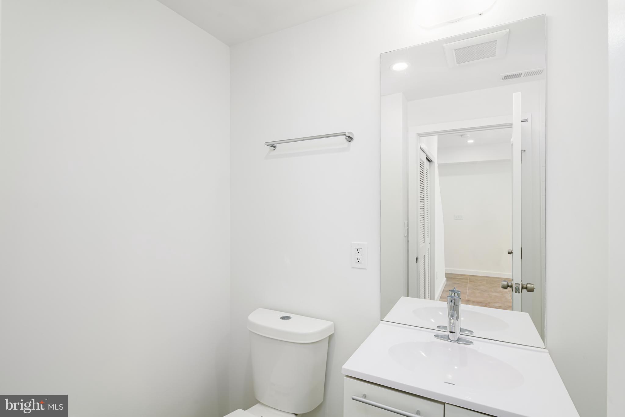 EAST KENSINGTON - Commercial Sale