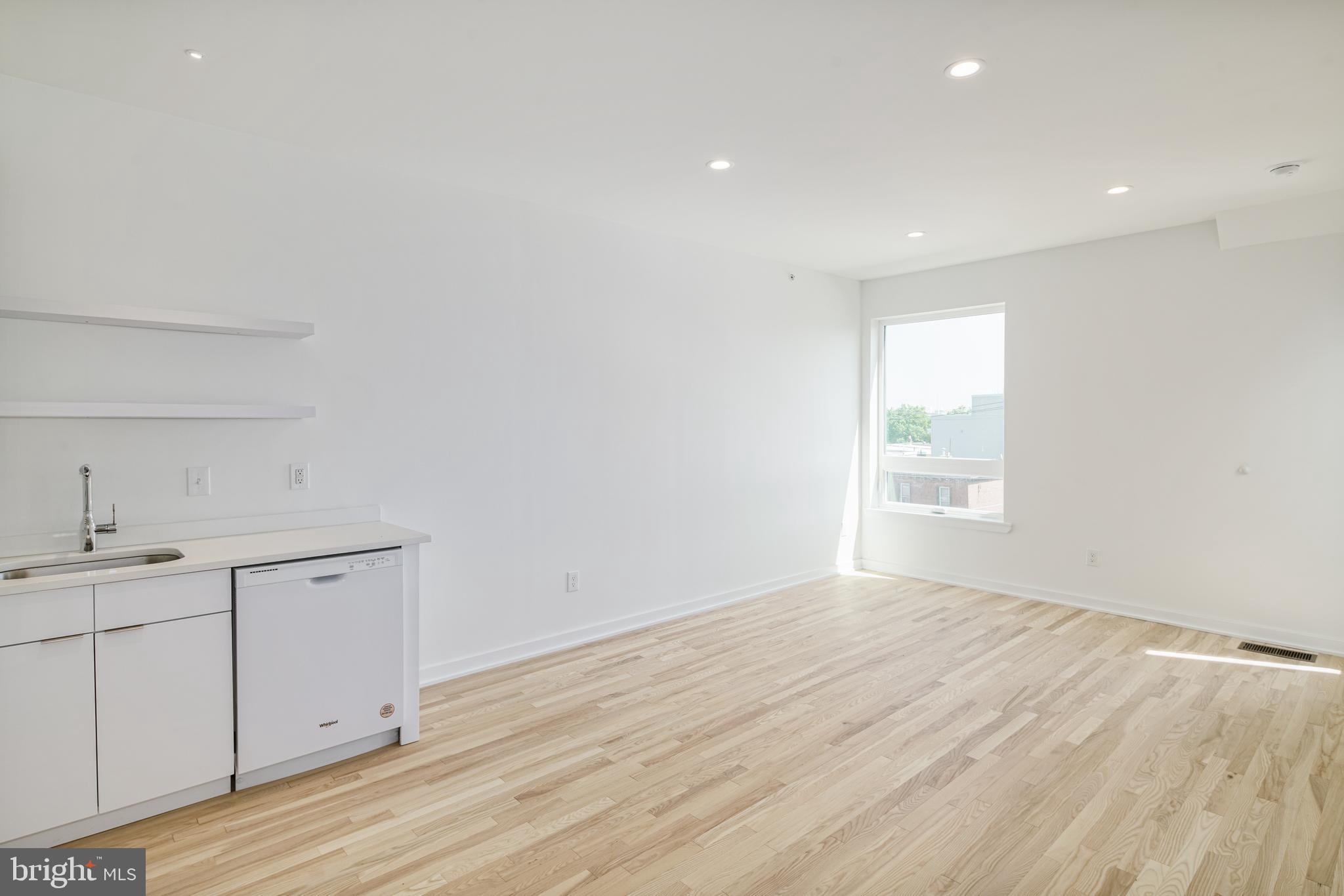 EAST KENSINGTON - Commercial Sale