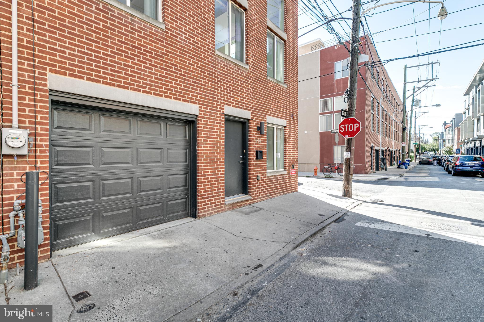 220 W GEORGE STREET 224