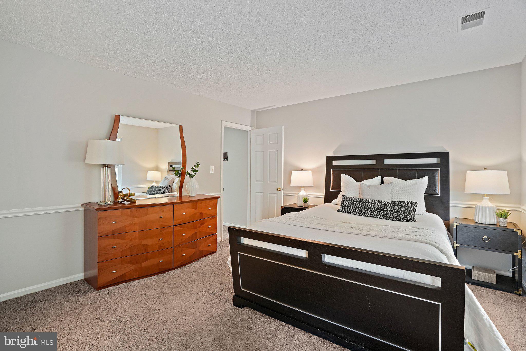 VALLEY STREAM ESTATES - Residential