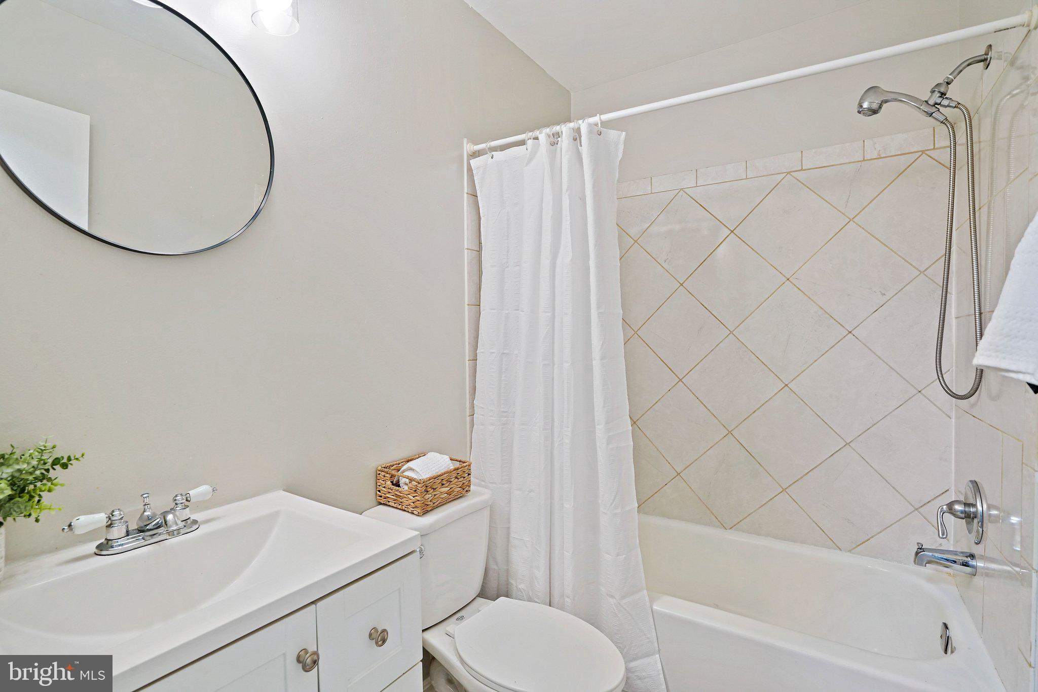 VALLEY STREAM ESTATES - Residential
