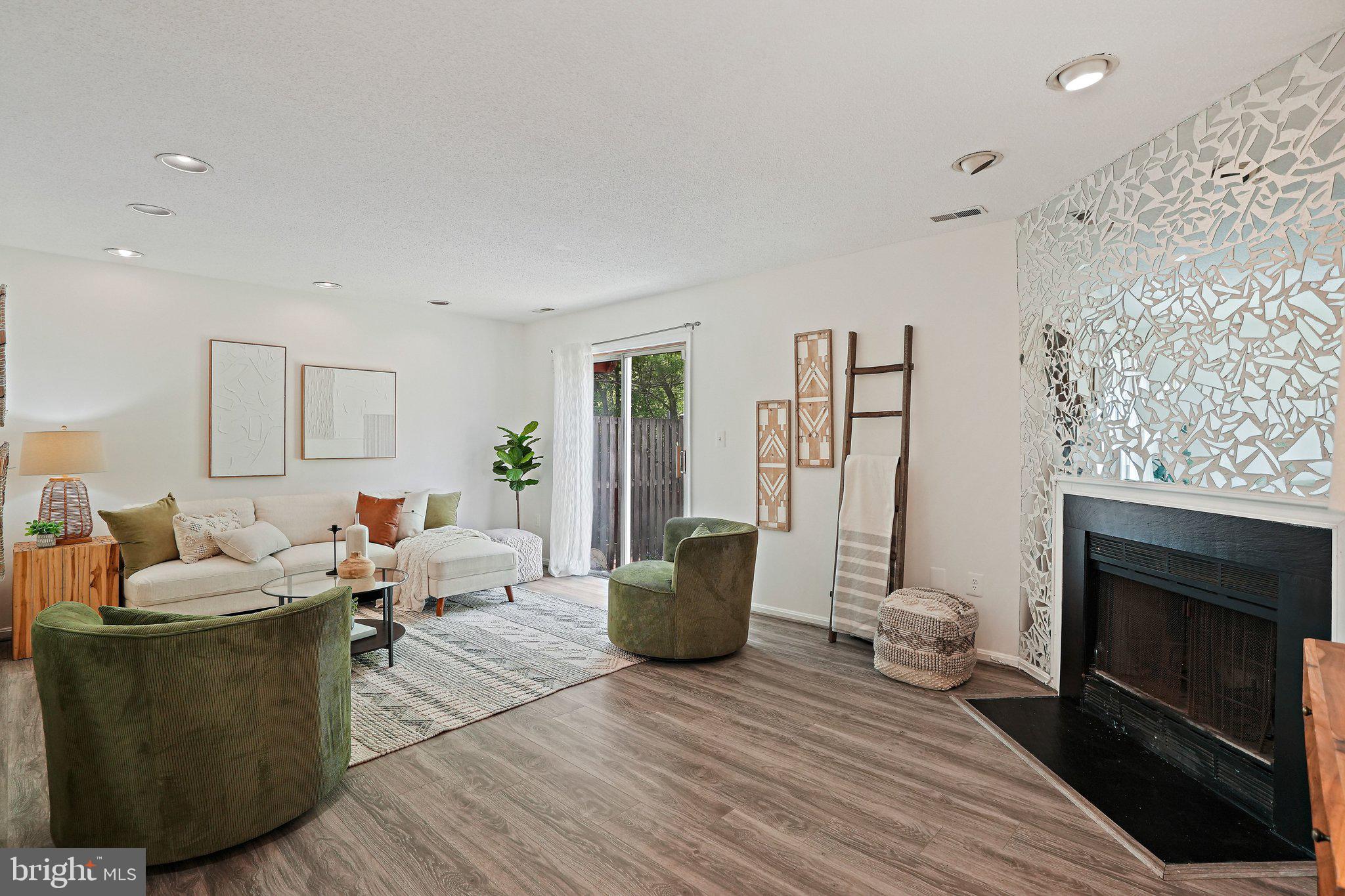 VALLEY STREAM ESTATES - Residential