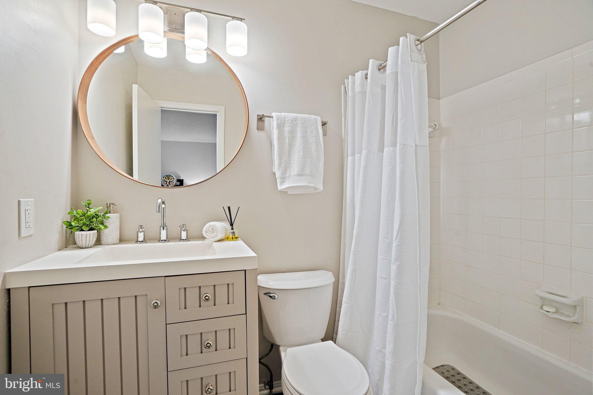 VALLEY STREAM ESTATES - Residential