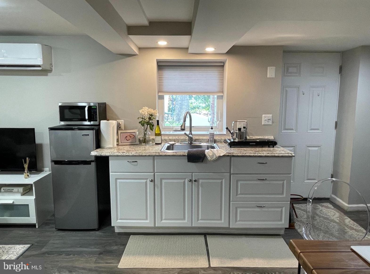 BEVERLY HILLS - Residential Lease