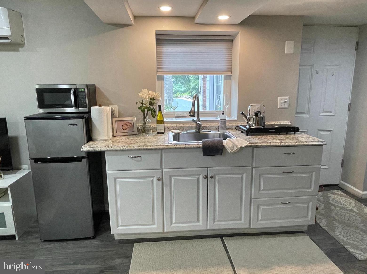 BEVERLY HILLS - Residential Lease