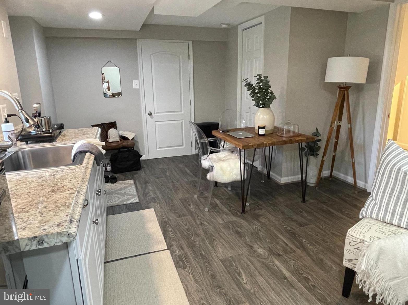 BEVERLY HILLS - Residential Lease