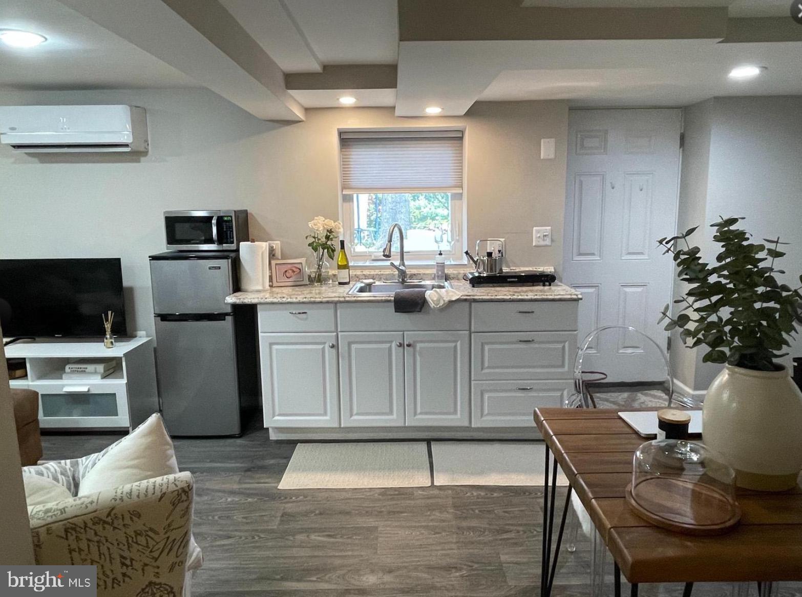 BEVERLY HILLS - Residential Lease