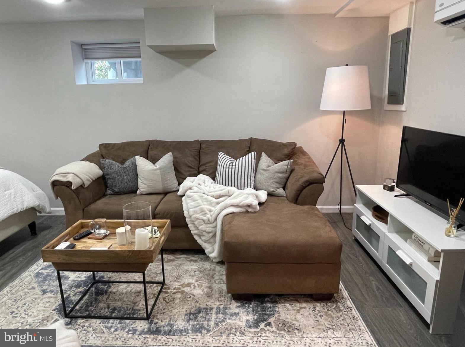 BEVERLY HILLS - Residential Lease