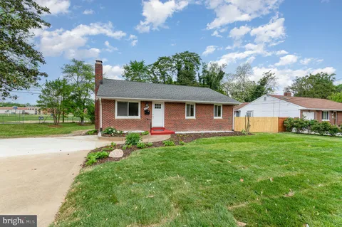 6122 Yellowstone Drive, Alexandria, VA MLS: VAFX2238148