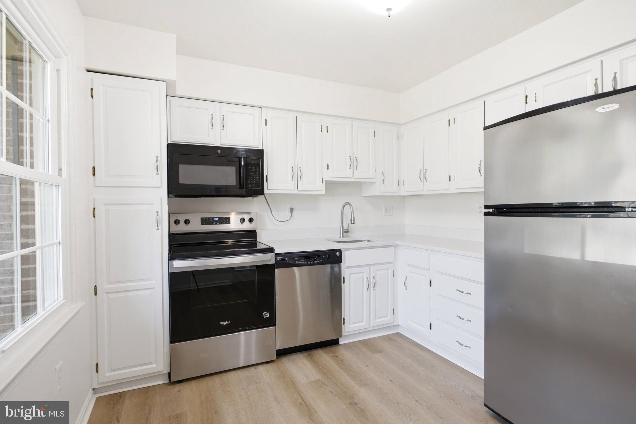 4527 AIRLIE WAY