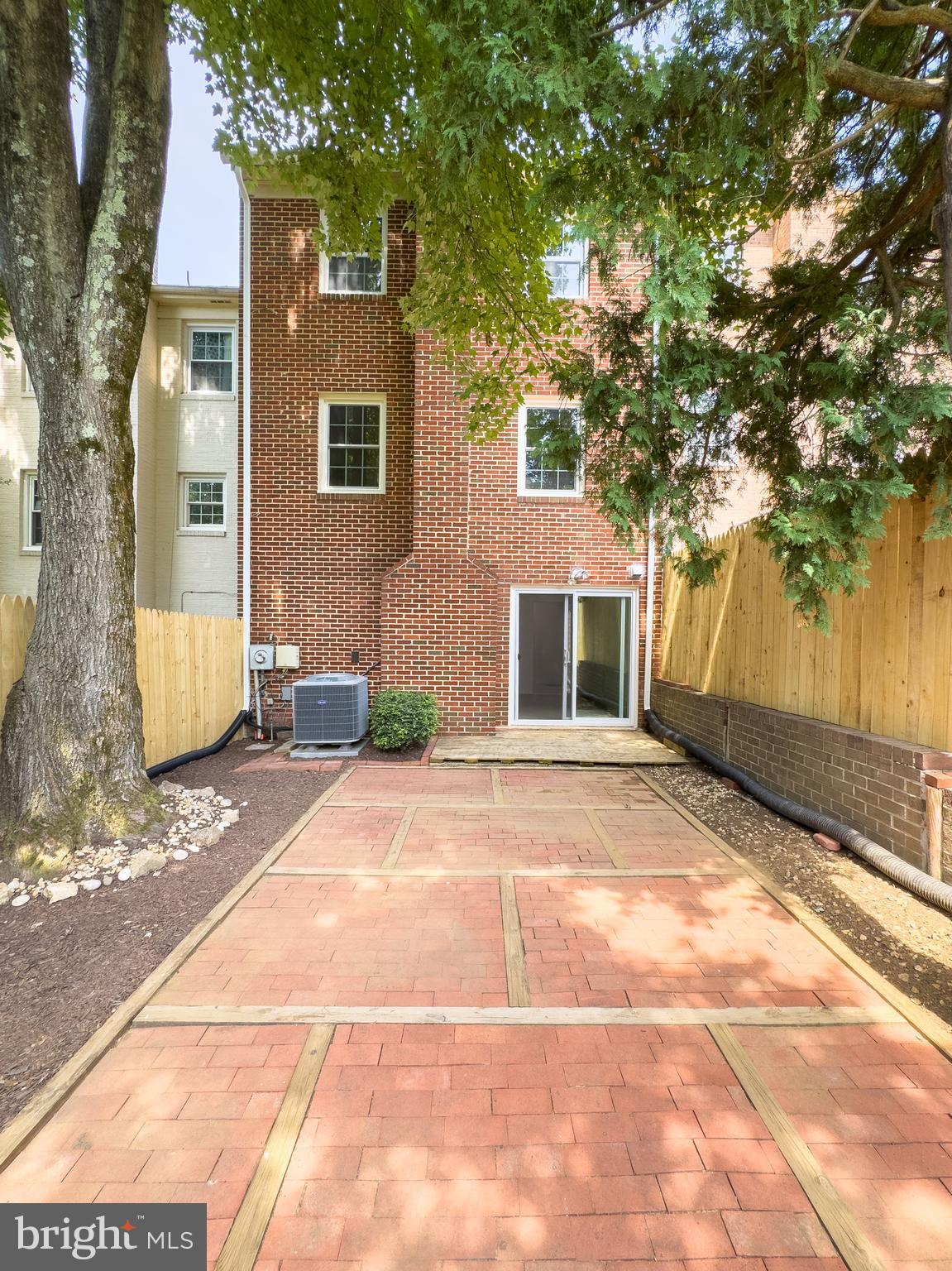 4527 AIRLIE WAY