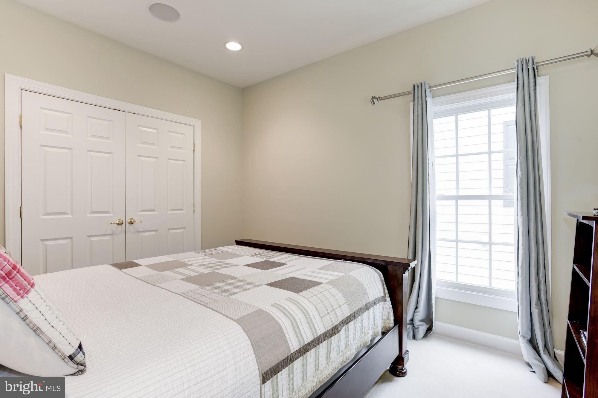 CYPRESS POINT - Residential