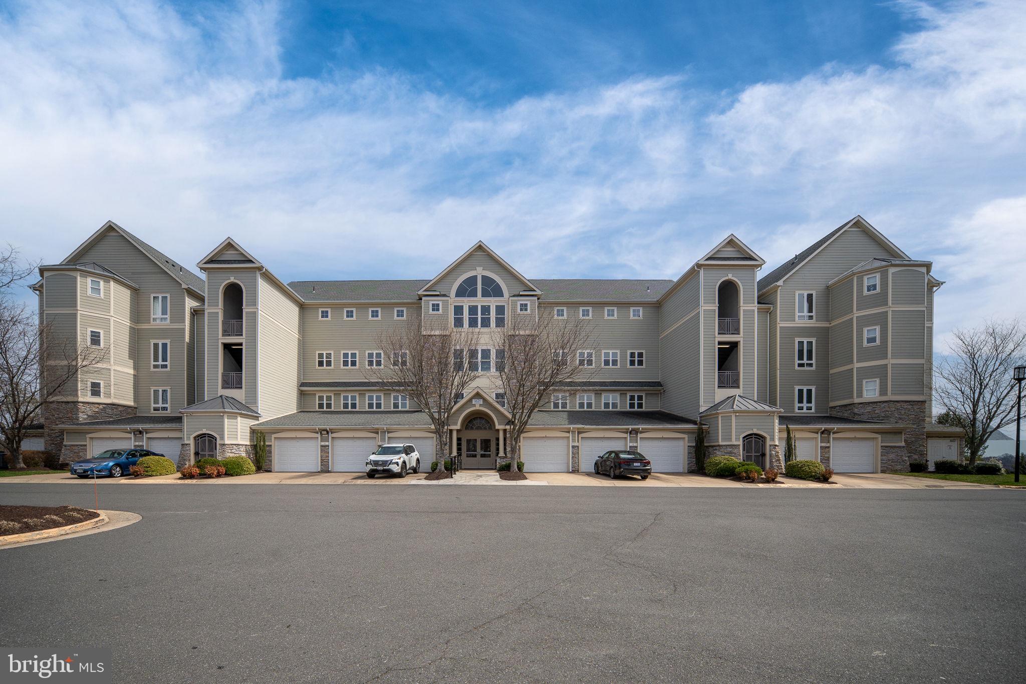 POTOMAC POINTE CONDOMINI - Residential