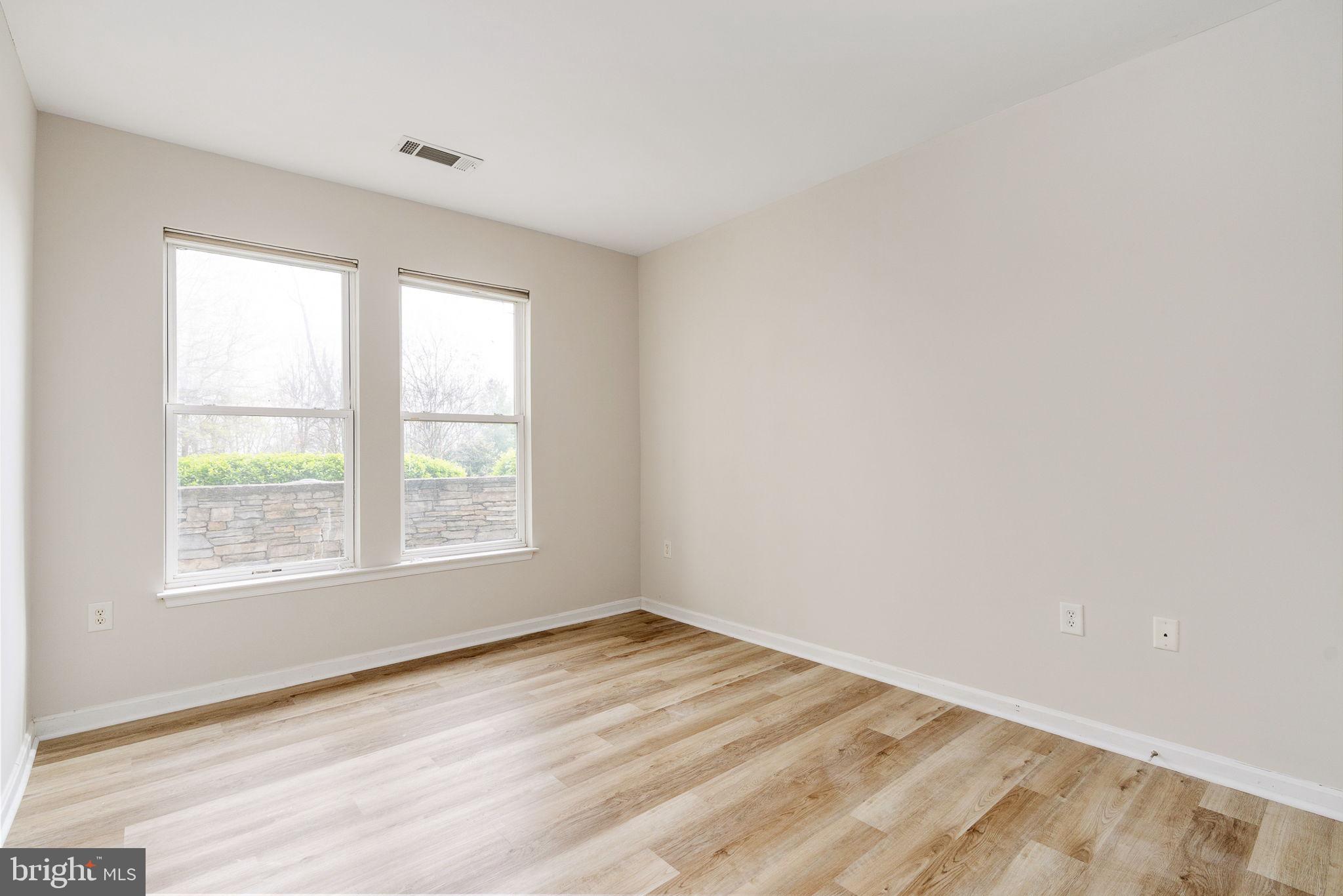 POTOMAC POINTE CONDOMINI - Residential