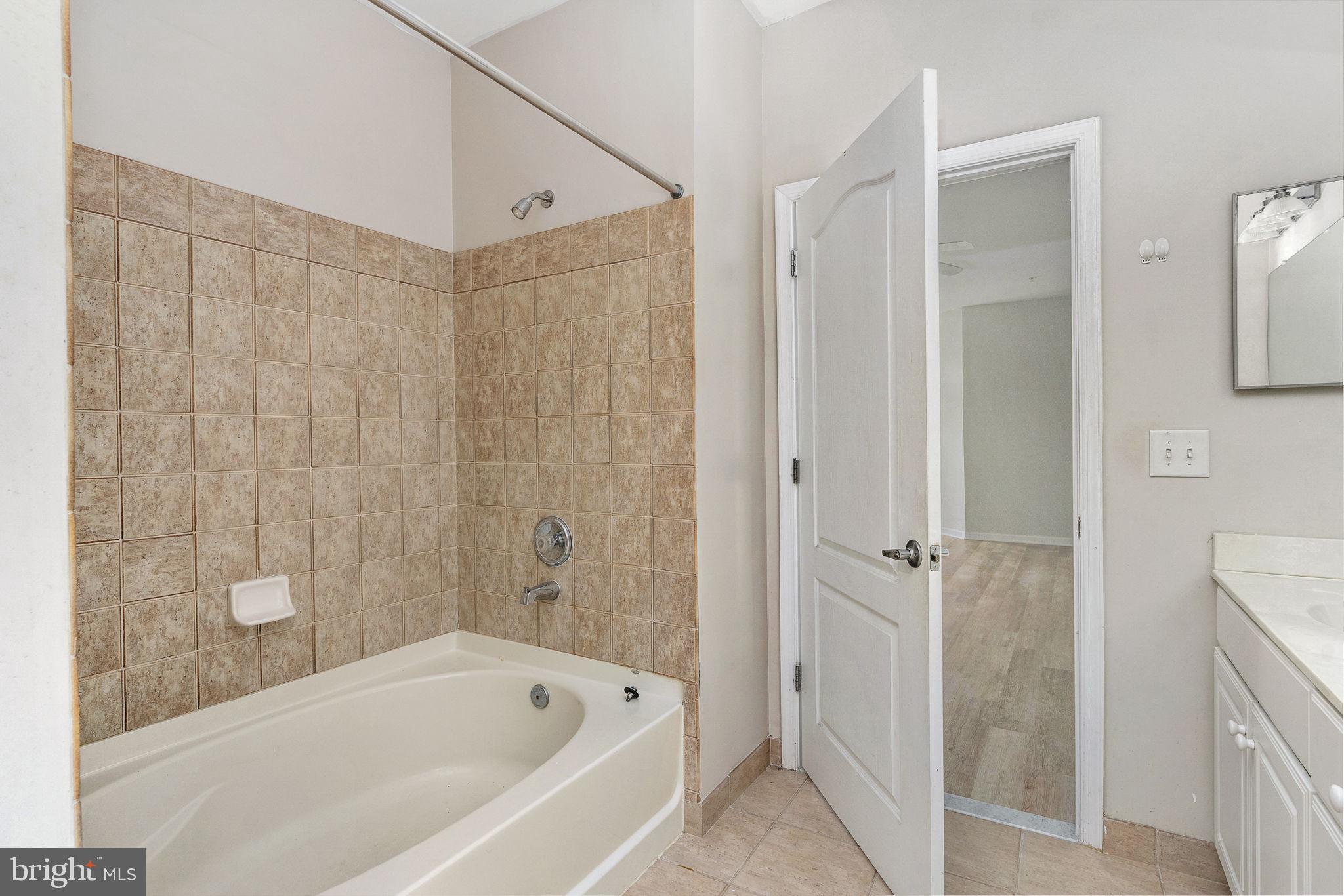 POTOMAC POINTE CONDOMINI - Residential