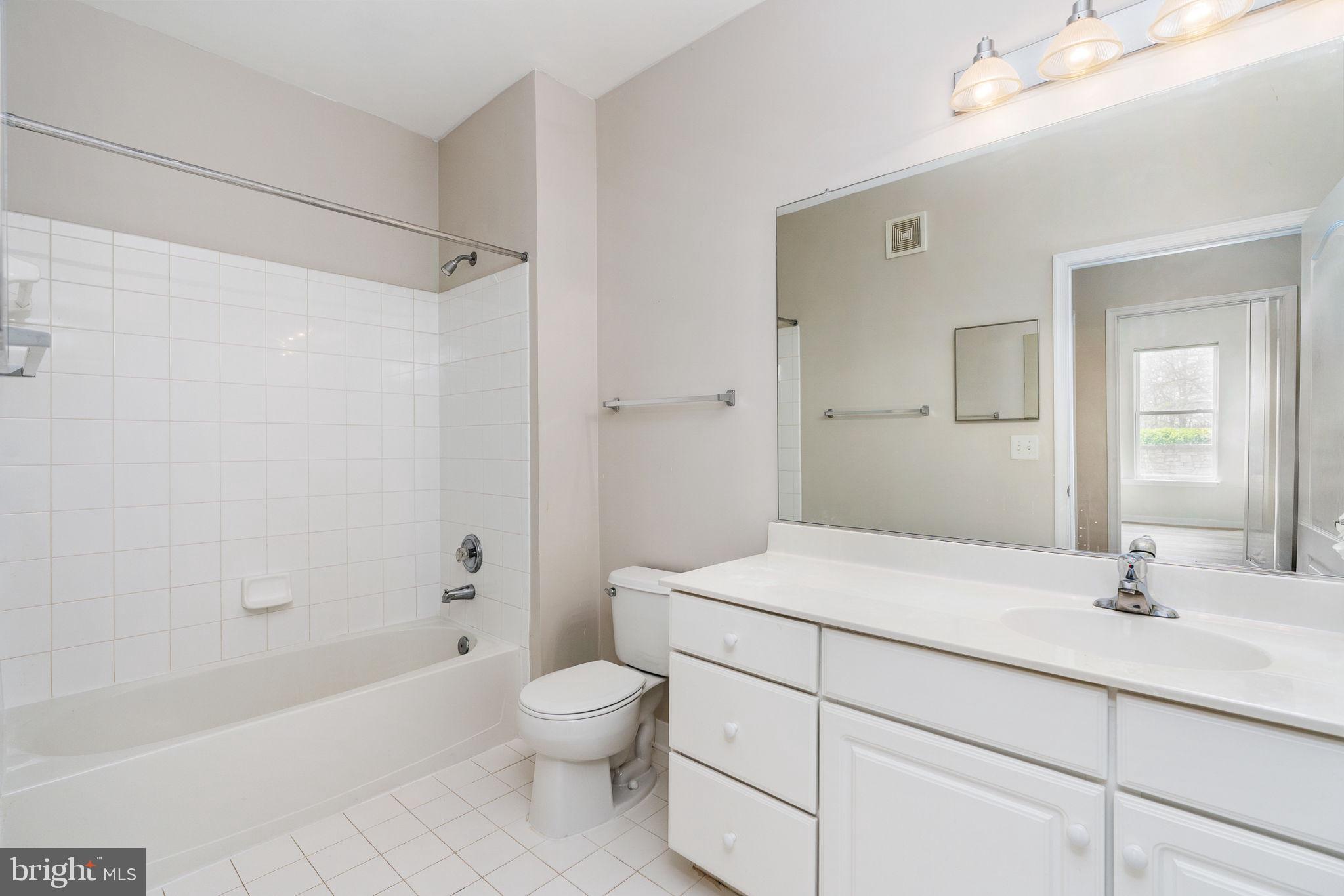 POTOMAC POINTE CONDOMINI - Residential