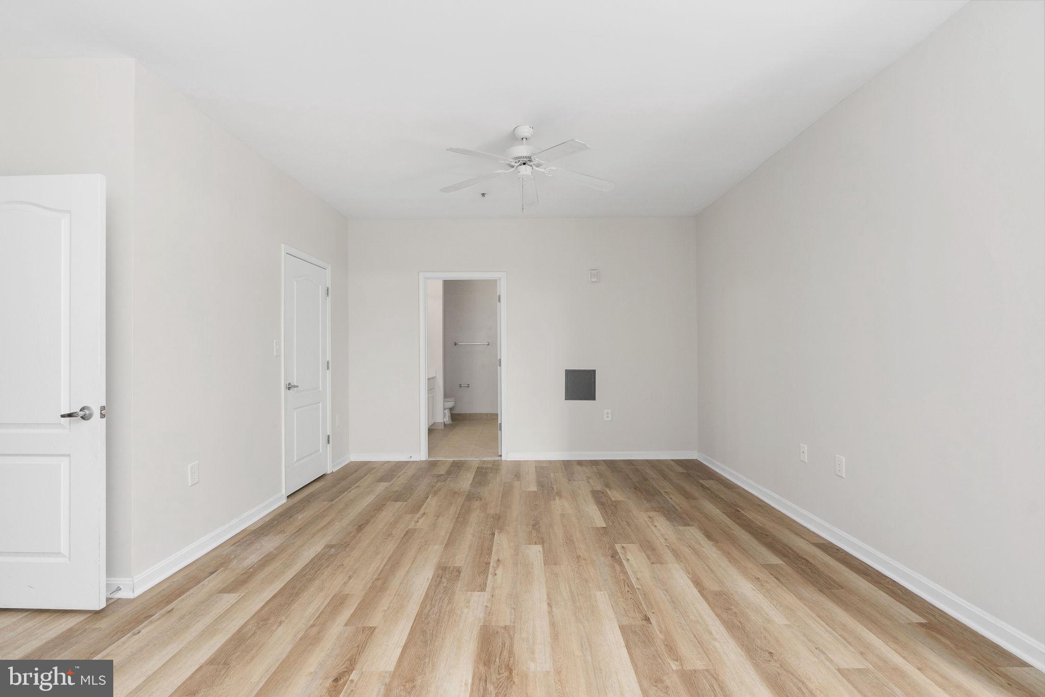 POTOMAC POINTE CONDOMINI - Residential