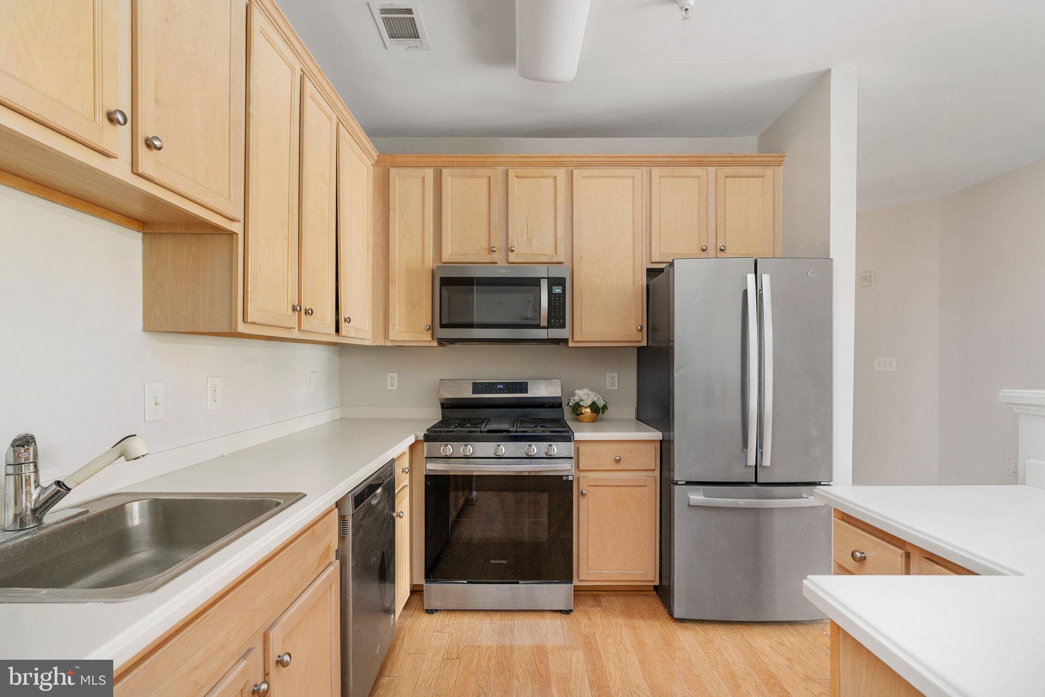 POTOMAC POINTE CONDOMINI - Residential