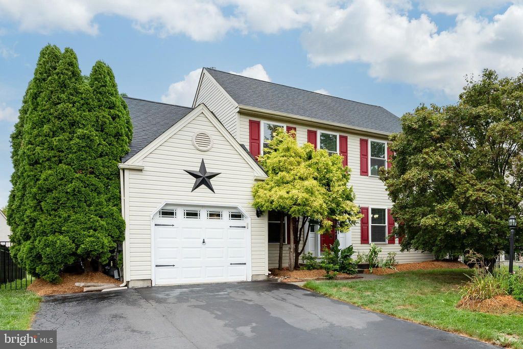 Photo of 33 King Way, ROYERSFORD, PA 19468 (MLS # PAMC2152552)