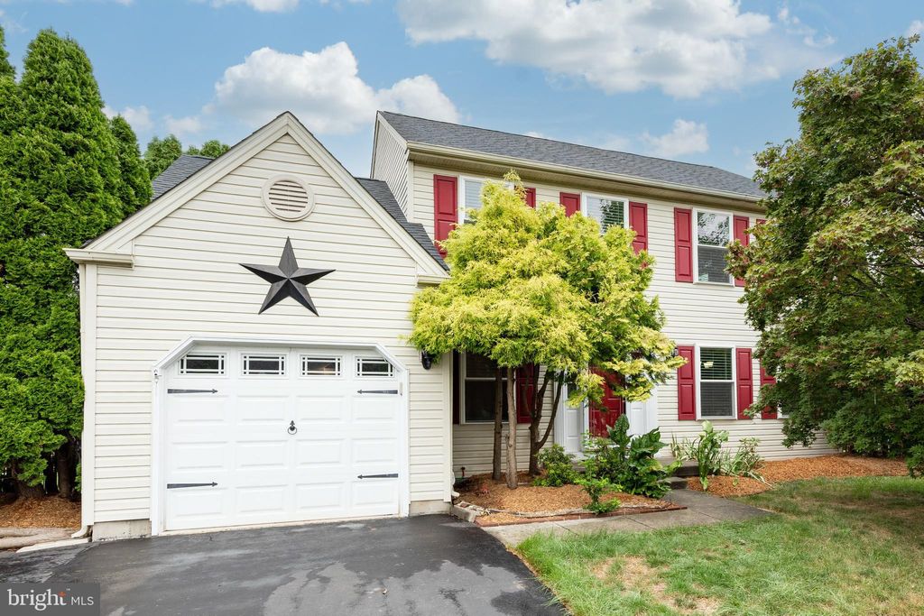 Photo of 33 King Way, ROYERSFORD, PA 19468 (MLS # PAMC2152552)