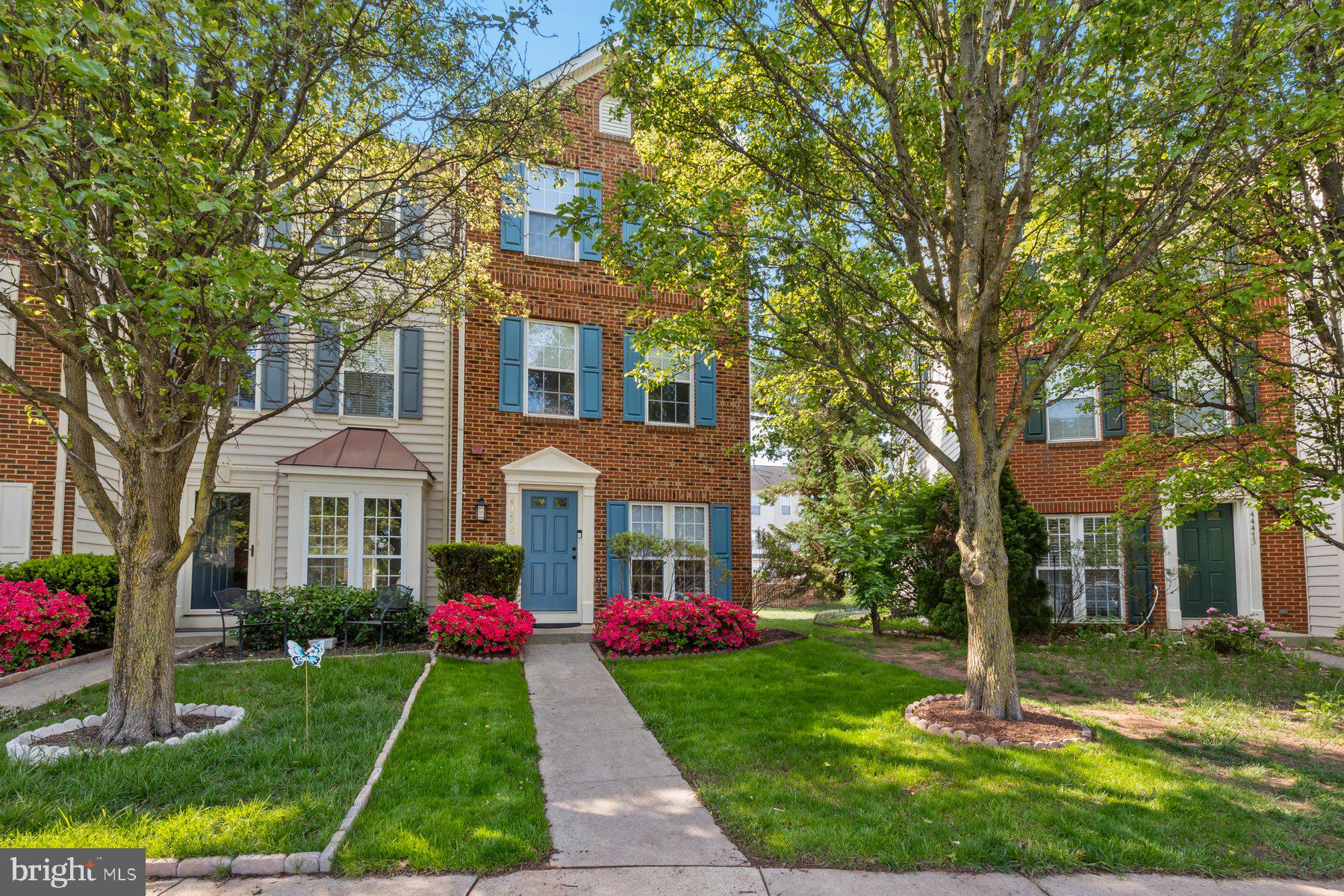 ASHBURN VILLAGE - Residential