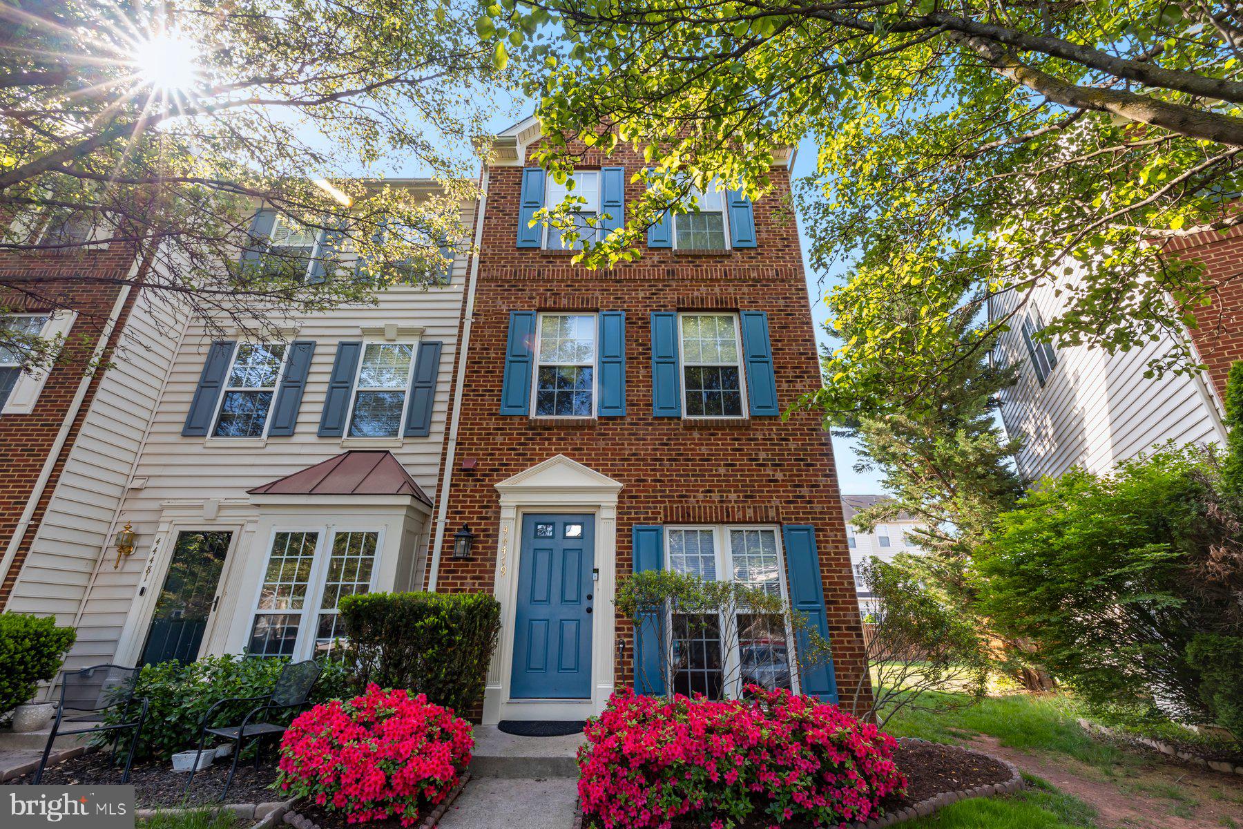 ASHBURN VILLAGE - Residential