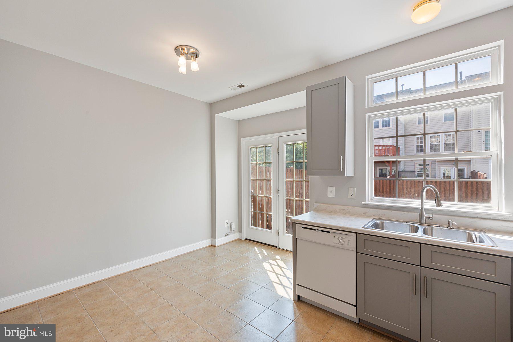 ASHBURN VILLAGE - Residential