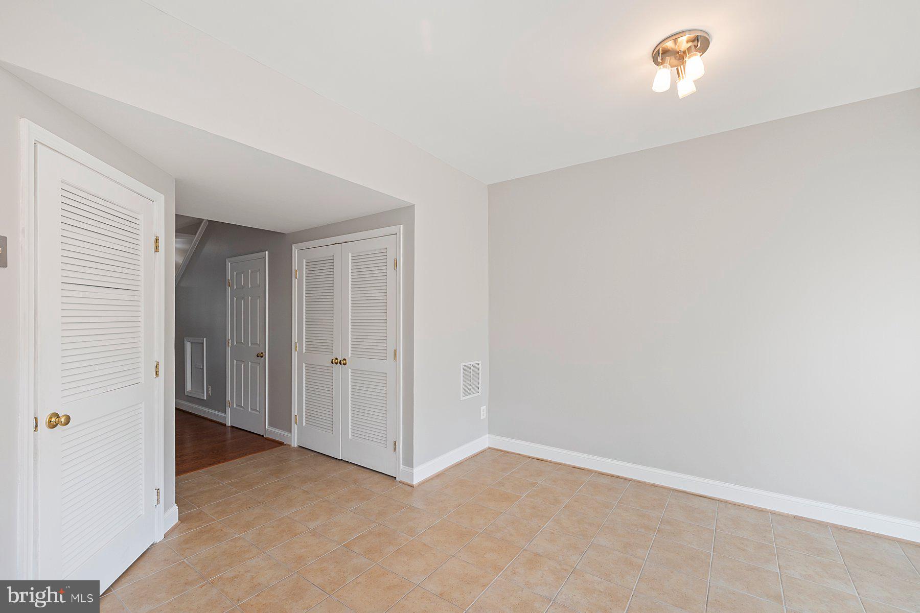 ASHBURN VILLAGE - Residential