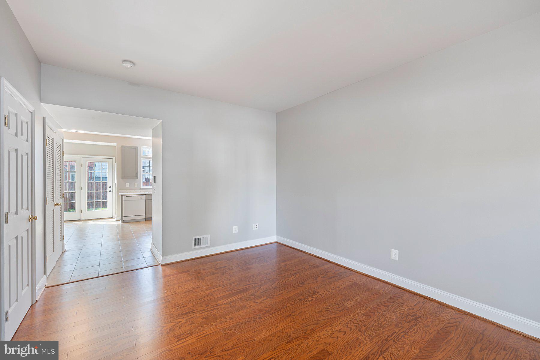 ASHBURN VILLAGE - Residential