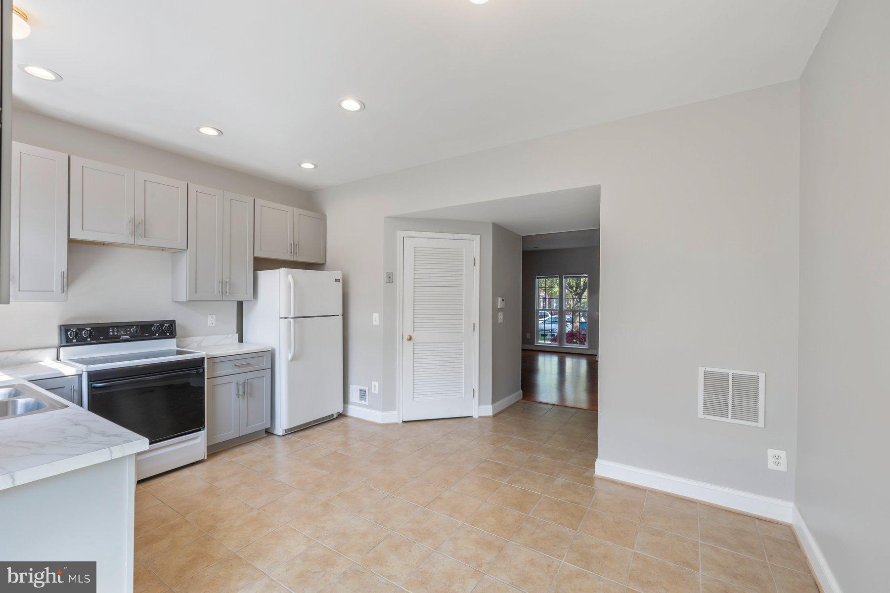 ASHBURN VILLAGE - Residential