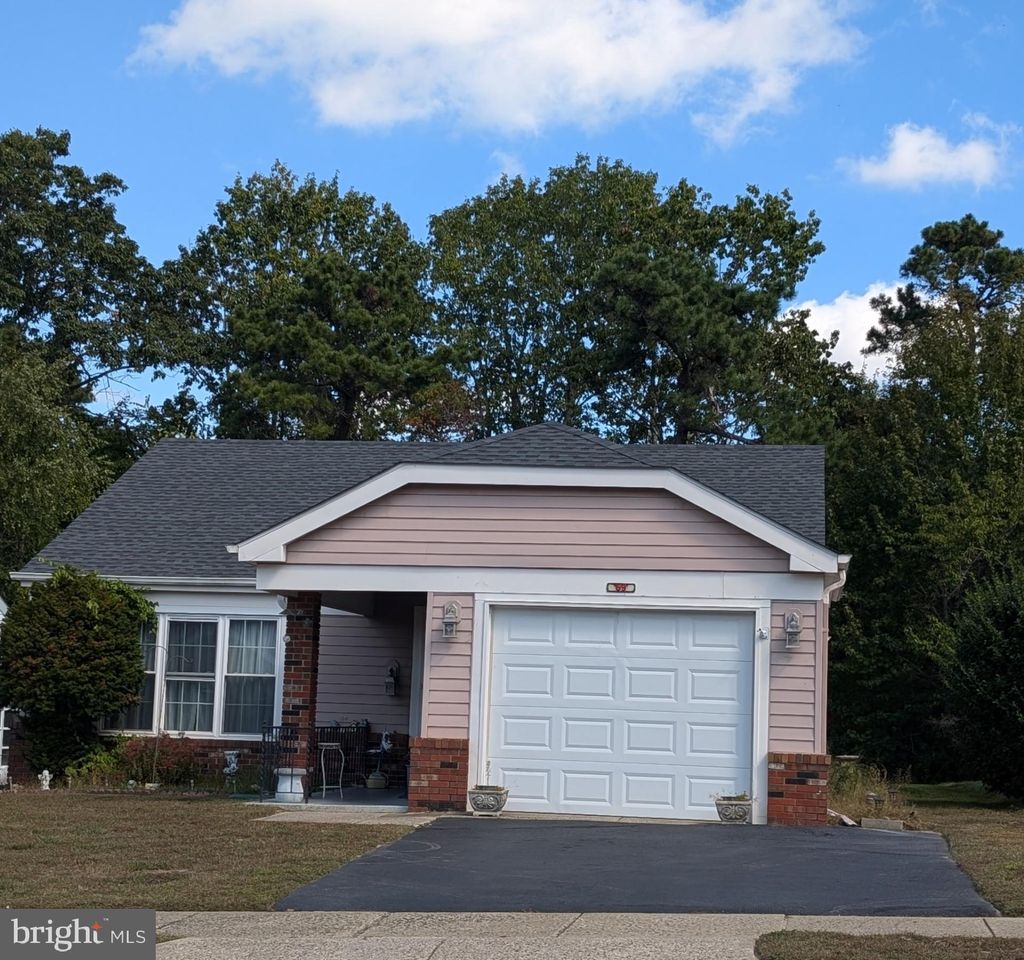 Photo of 69 Buckingham Drive, SOUTHAMPTON, NJ 08088 (MLS # NJBL2097236)