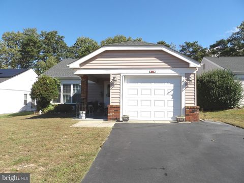 Photo of 69 Buckingham Drive, SOUTHAMPTON, NJ 08088 (MLS # NJBL2097236)