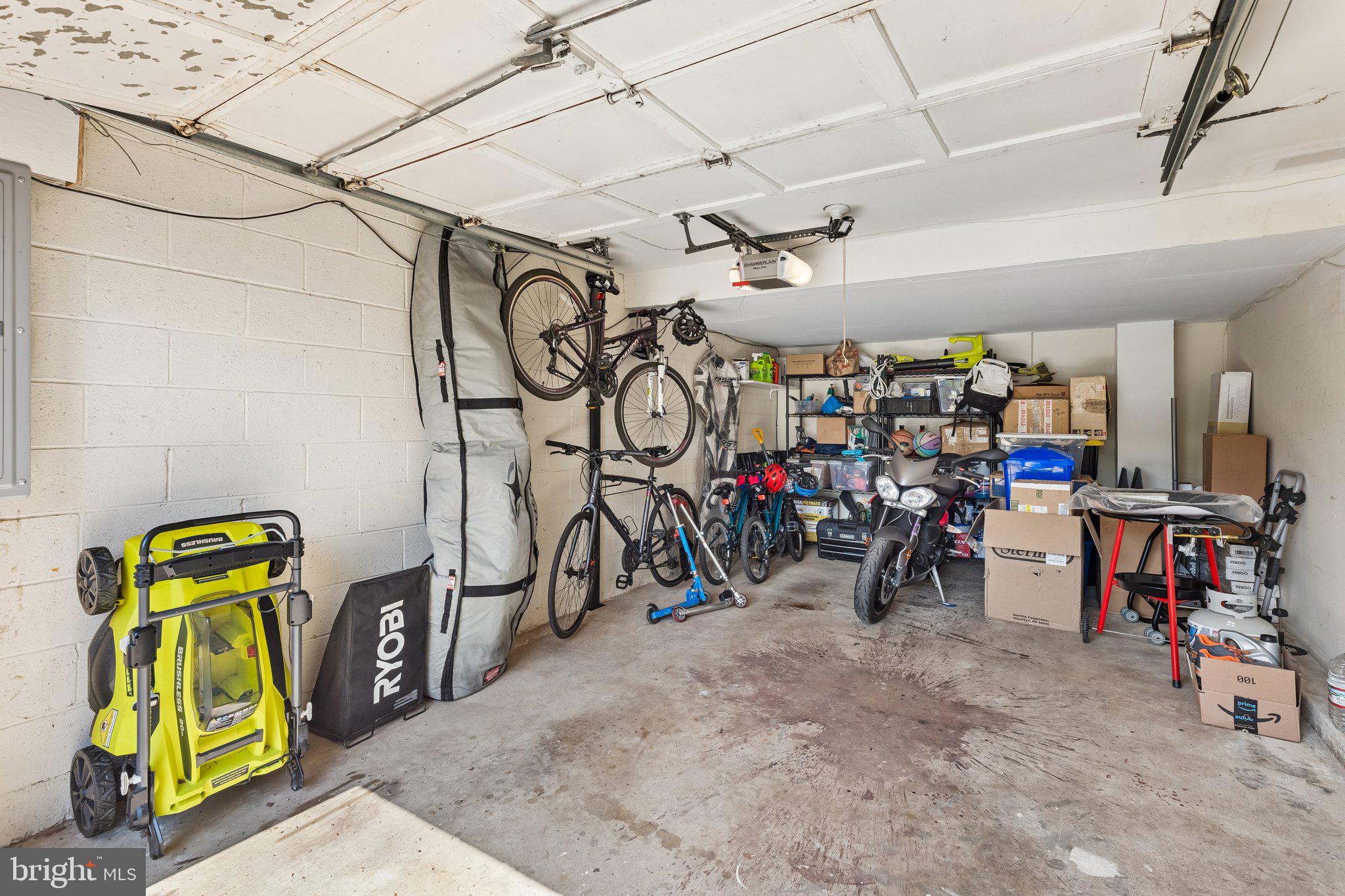 LAFAYETTE HILL - Residential