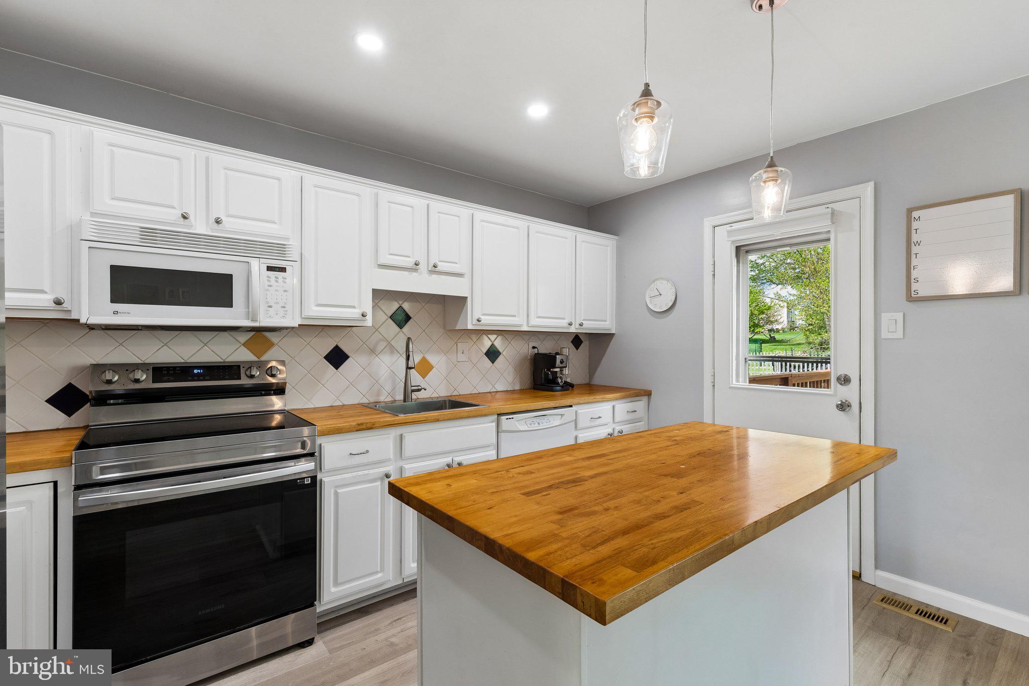 LAFAYETTE HILL - Residential