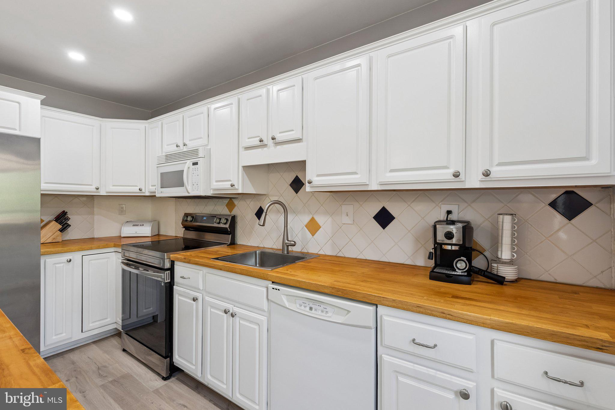 LAFAYETTE HILL - Residential