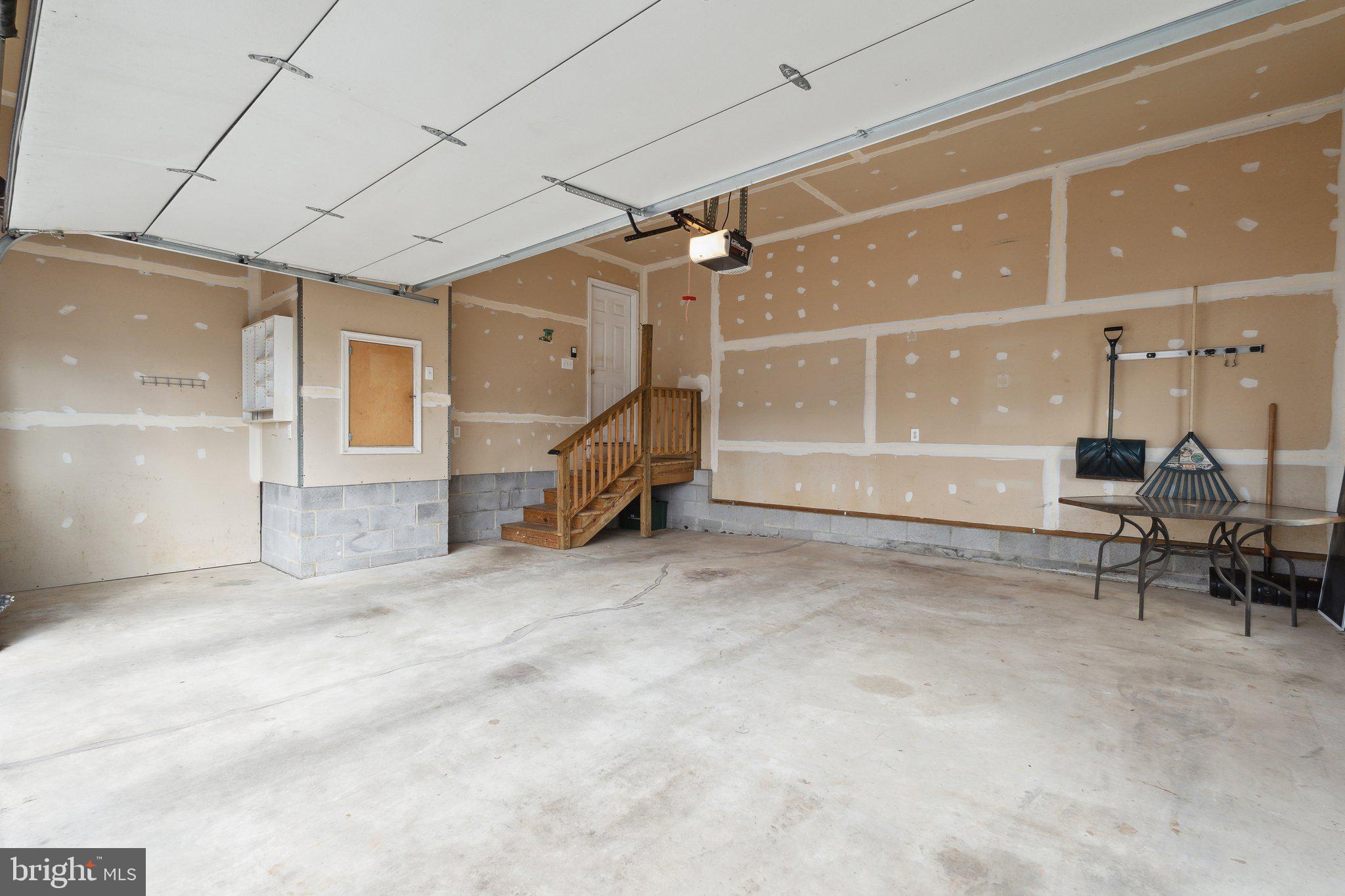 CLAYMONT CHASE - Residential