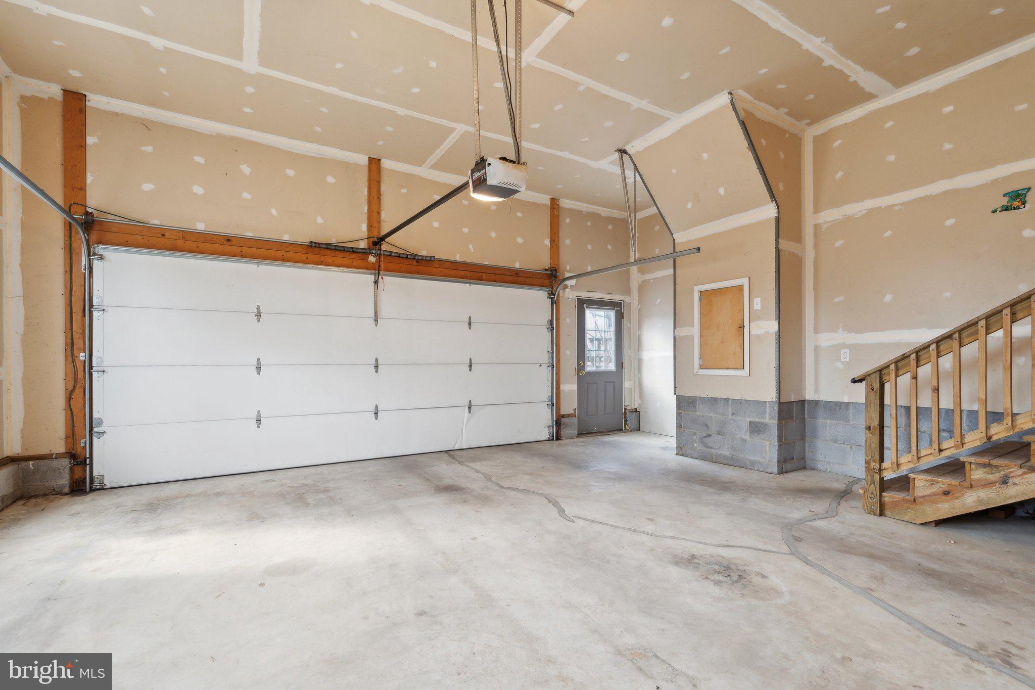 CLAYMONT CHASE - Residential